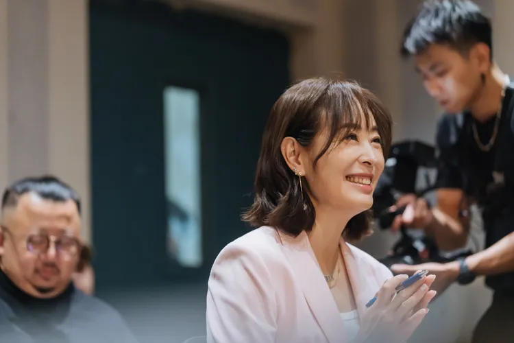 台北101董事長賈永婕表示101 跨年煙火是S家的重要活動，過去每一年跨年都是在大S家一起度過，今年雖有傷心事但儀式感還是要有，因此請來小S 獻聲擔任預告影片旁白，錄音時兩人都哭了。北流提供