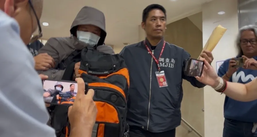 玄古第二任負責人許晉碩以30萬元交保。張欽攝