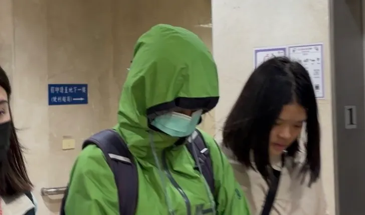 玄古第二任負責人許晉碩以30萬元交保。張欽攝