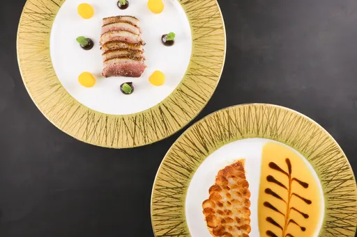 台北亚都丽致巴赛丽厅端名菜「阿彼修斯鸭」、「圣日耳曼汤」