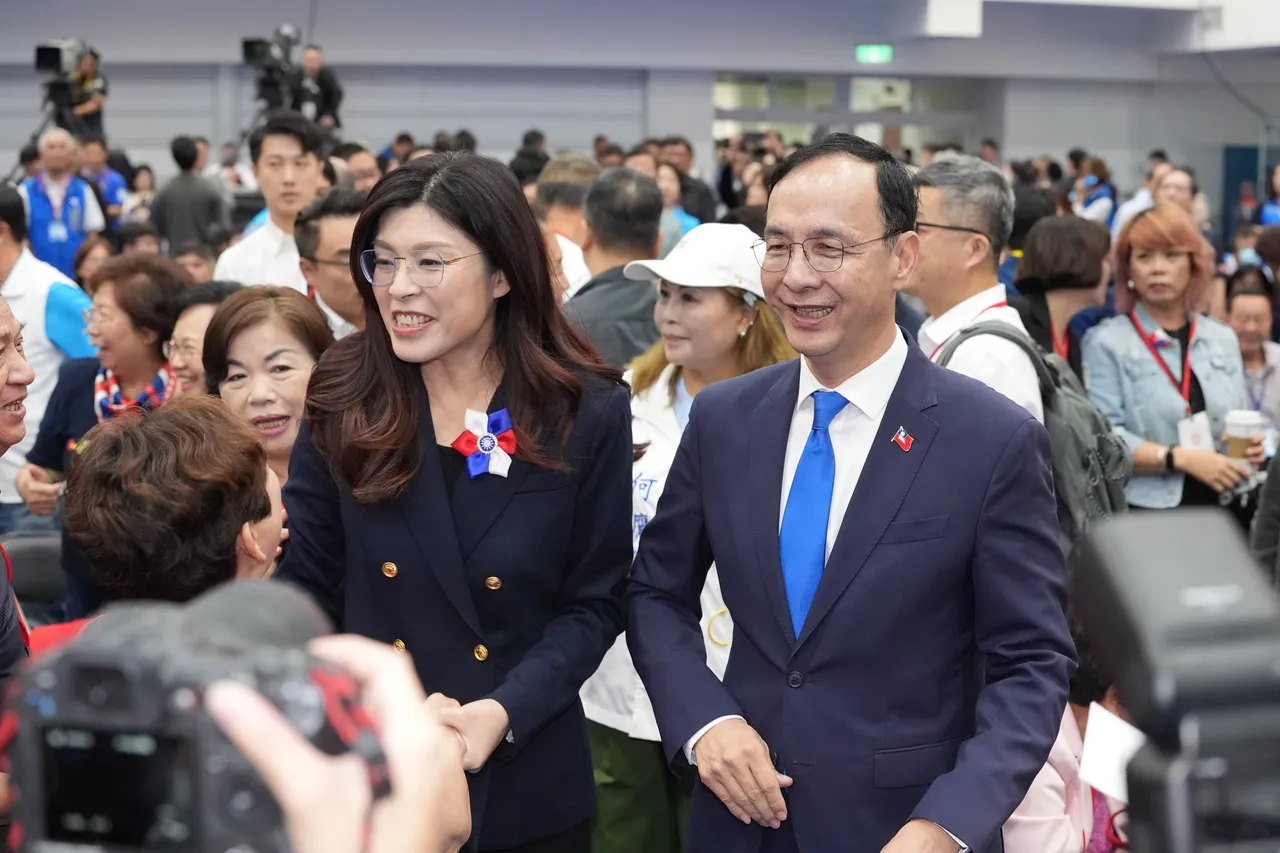 學者指出，鄭麗文（左）選戰動員力恐難與過去黨主席相比。彭欣偉攝