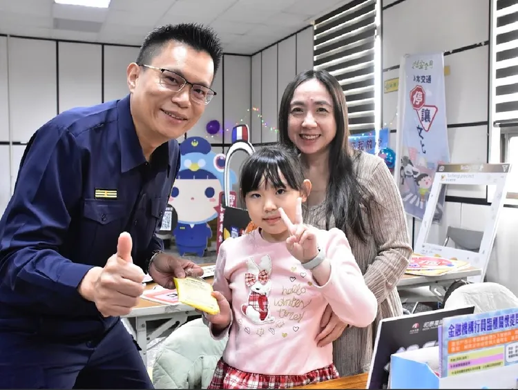 小朋友們展現天馬行空的繪畫創意，家長們也到場加油。翻攝畫面