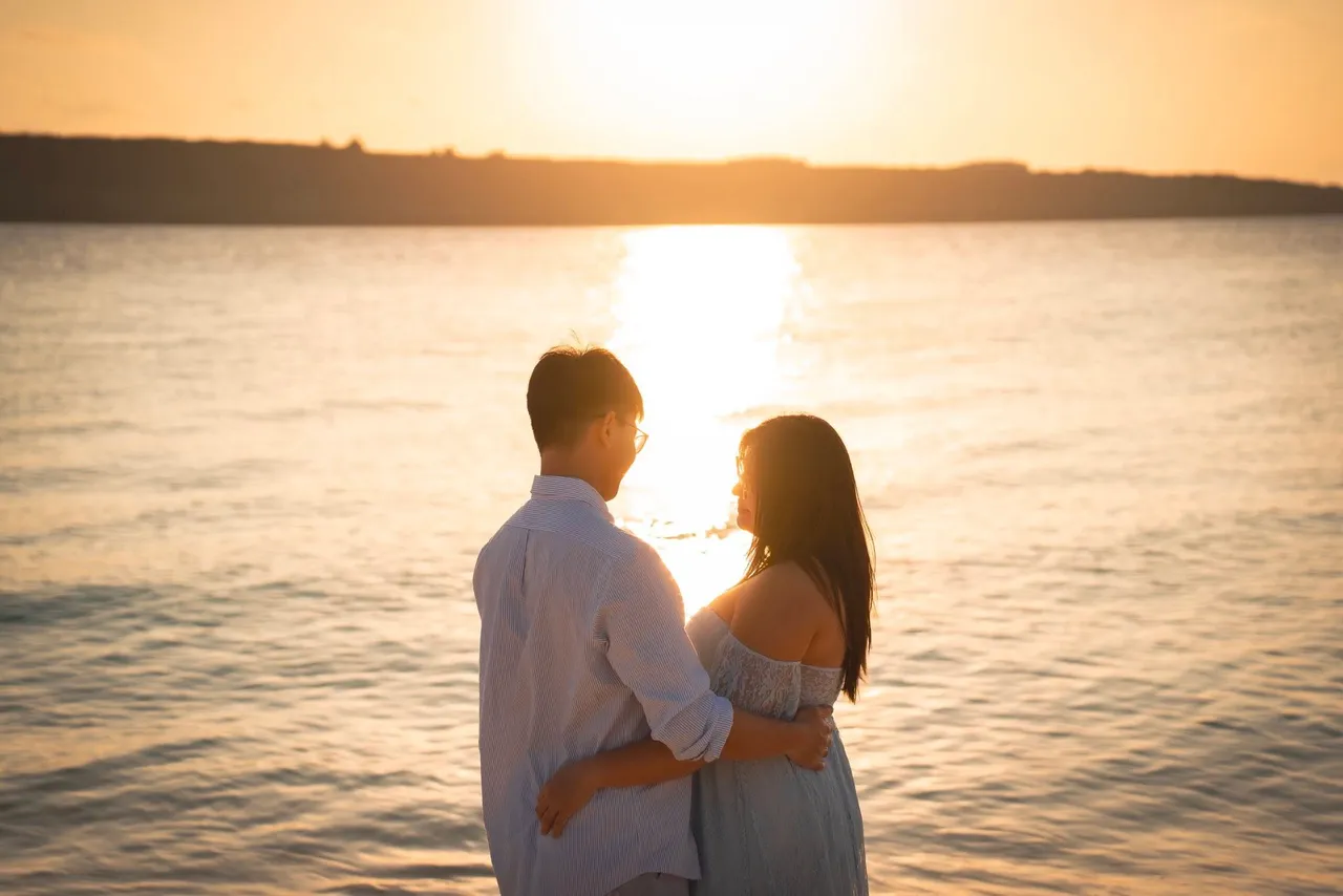 丁妹和老公到冲绳度「宝宝蜜月 babymoon（产前蜜月）」。翻摄丁妹脸书