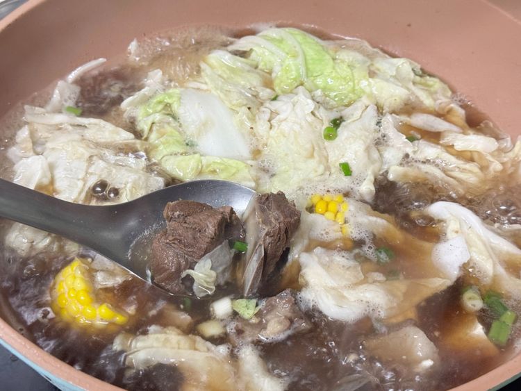 40歲壯男吃羊肉爐後突尿不出來 1夜跑廁所10多次!醫揭原因