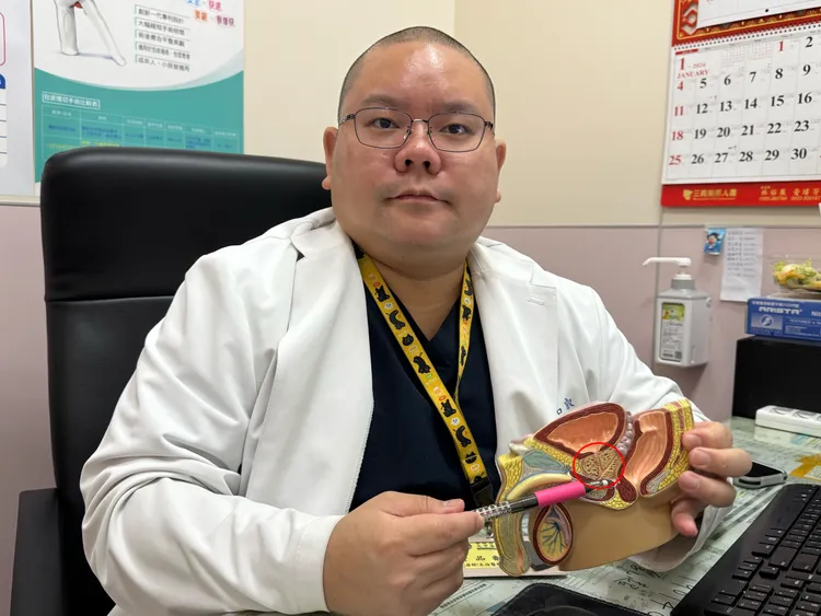 泌尿科主治醫師黃品叡建議，民眾進補後可以多喝水，把刺激性的酒精、食物從體內排除。李綜合醫院提供