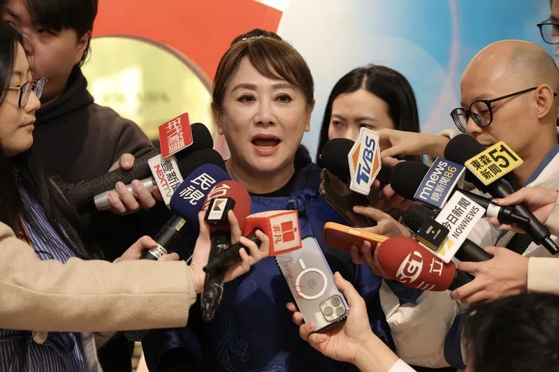 远东SOGO敦化馆14日晚间正式熄灯，董事长黄晴雯接受媒体联访说明下一步规划。中央社