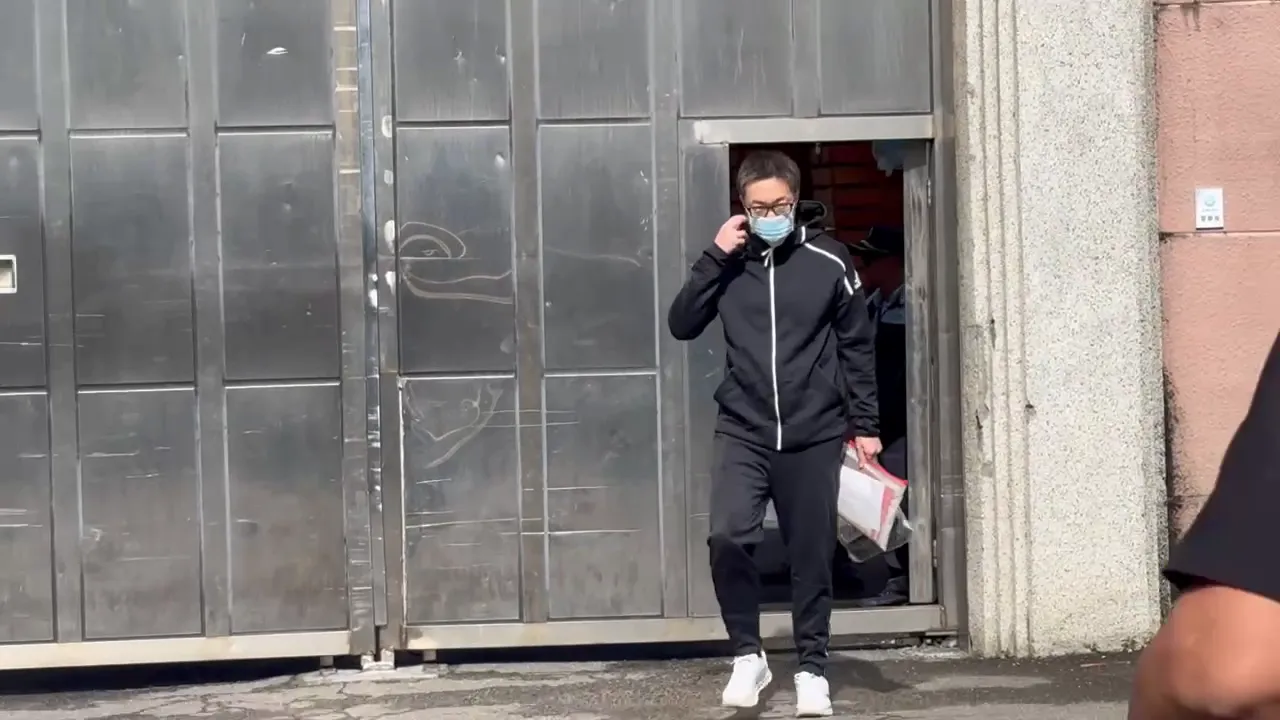 朱學恒獄中表現良好，提前於今日上午11時許假釋出獄，因為作息正常與運動，瘦了20公斤。讀者提供