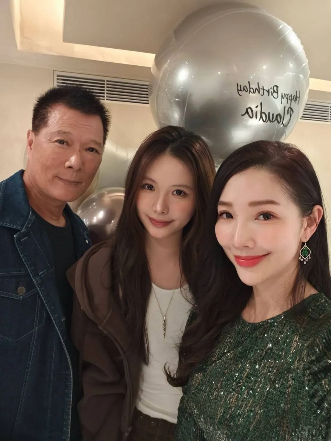 女儿惊喜现身，林书炜说这是最棒的生日礼。翻摄林书炜脸书