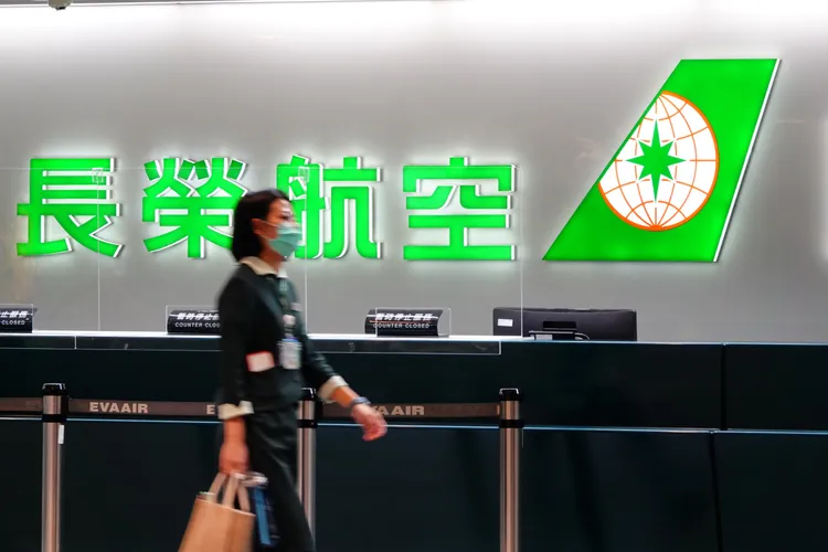 長榮航空除了薪資優渥，優良飛安紀錄、專業訓練制度與員工旅遊福利也是幸福企業的指標。資料照片