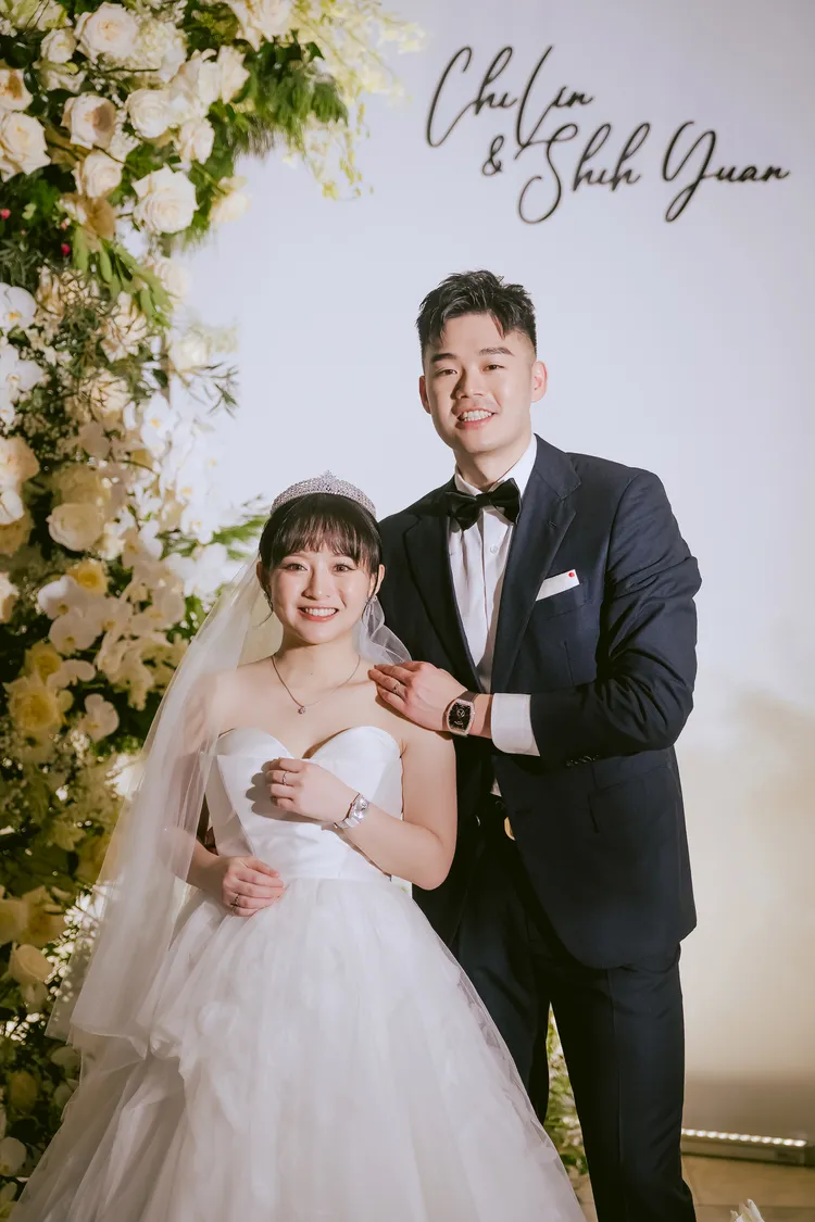 王齊麟（右）與陳詩媛婚禮當天都戴上Franck Muller腕錶。品牌提供