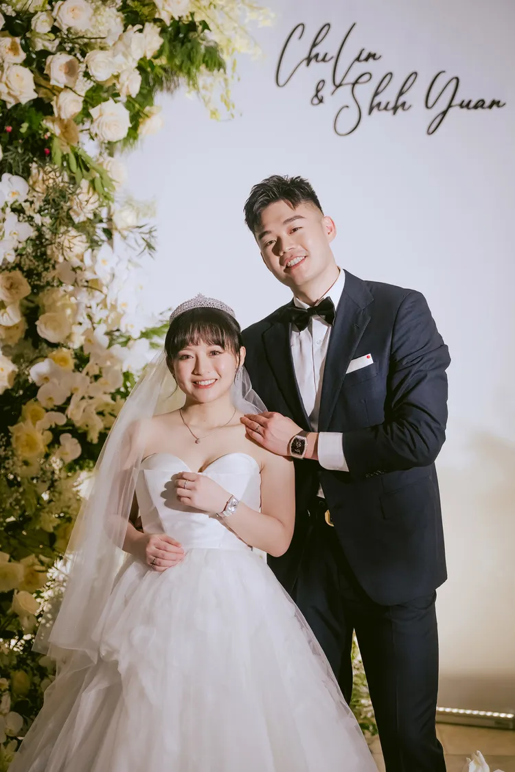 王齊麟（右）與陳詩媛婚禮當天都戴上Franck Muller腕錶。品牌提供