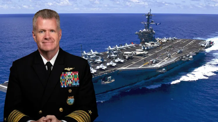 美军印太司令帕帕罗上将。合成画面。背景为卡尔文森号航空母舰。美联社
