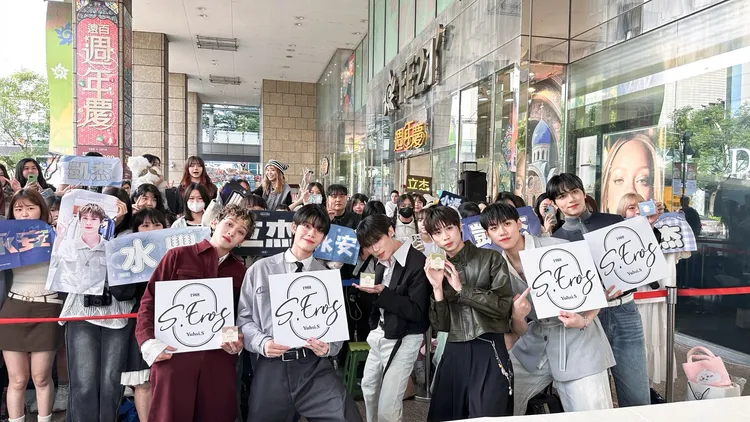 男团Saturnday日前为香氛品牌担任一日店长。S.EROS提供