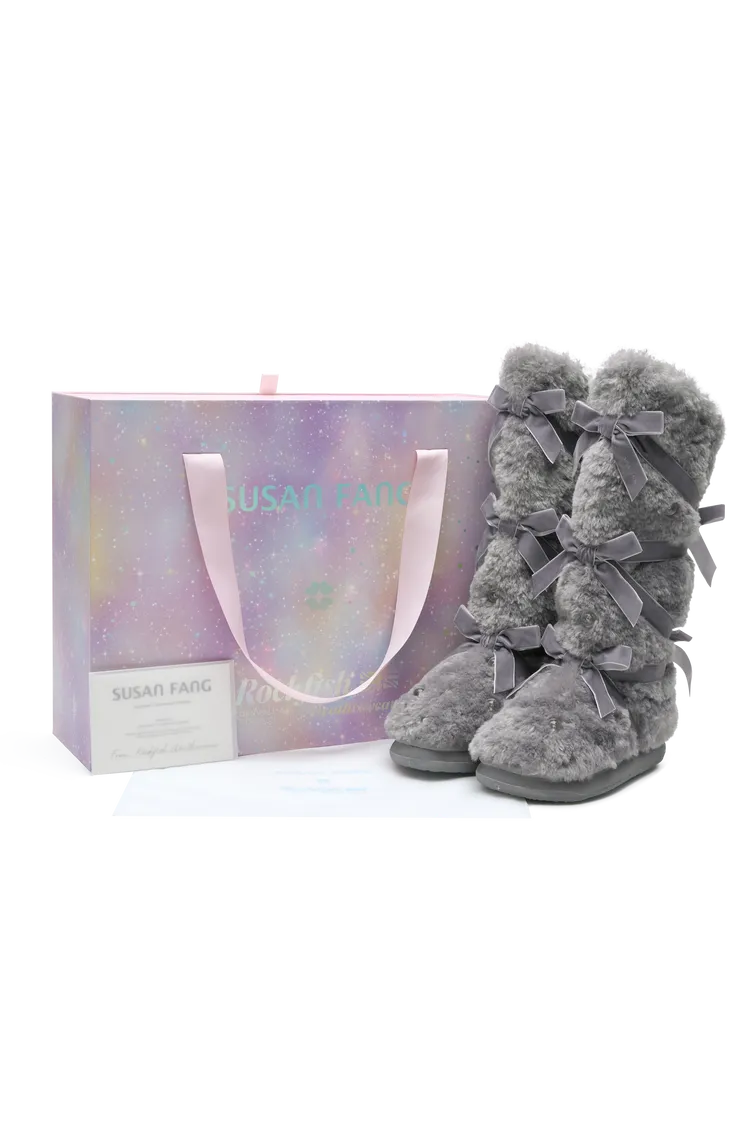 Rockfish Weatherwear x SUSAN FANG FURRY LONG BOOTS，7780元。品牌提供