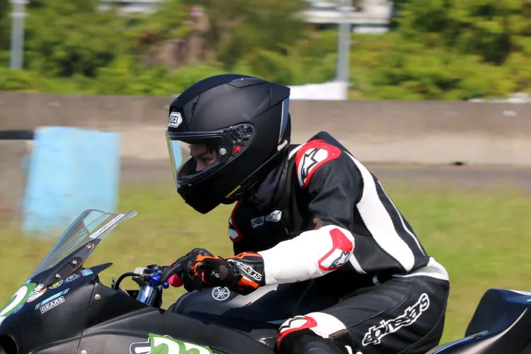 王君豪愛上騎重機。王君豪提供