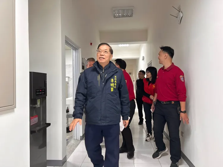 外界傳出李明峯是為了照顧9旬老婦，多點時間陪伴家人才選擇辭職，功成身退。取自消防局臉書