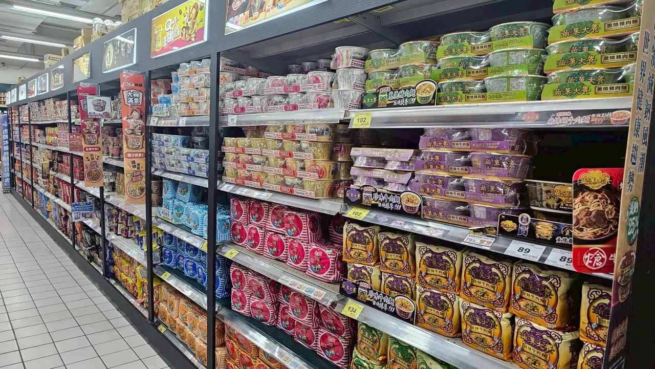 国产泡面货架。家乐福提供