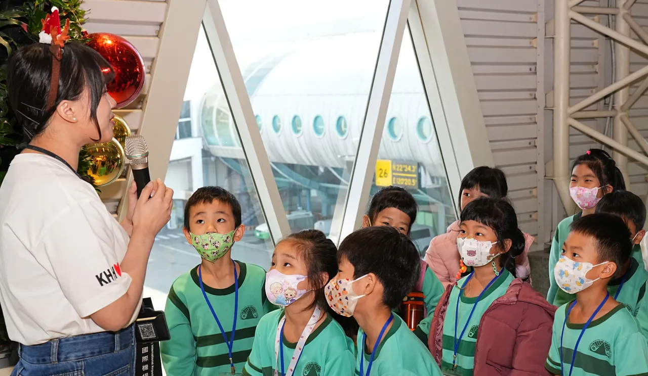 学童们在升恒昌的志工带领下探索国际机场、认识机场设施，一路惊喜连连。升恒昌基金会提供