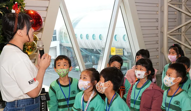 學童們在昇恆昌的志工帶領下探索國際機場、認識機場設施，一路驚喜連連。昇恒昌基金會提供