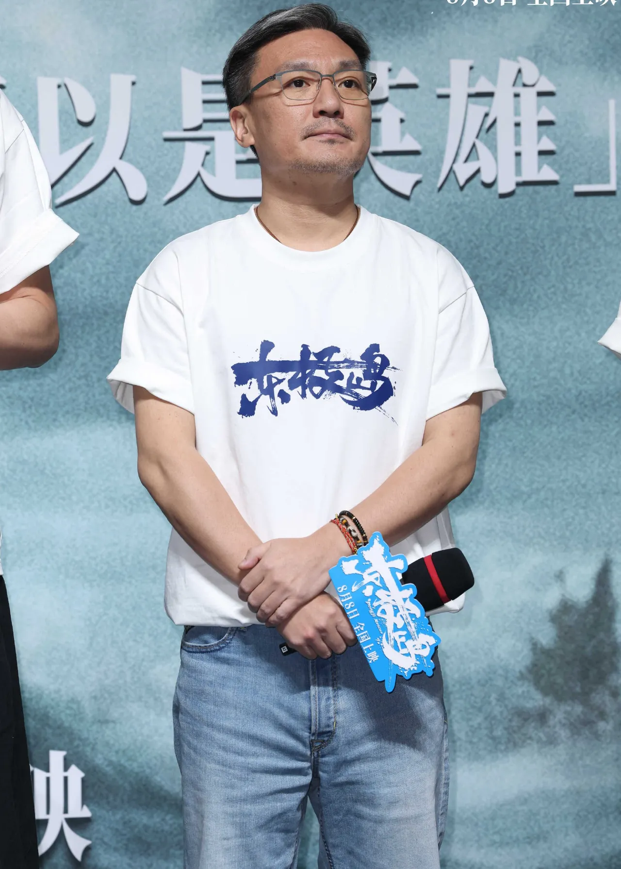 導演費振翔。翻攝《東極島》微博