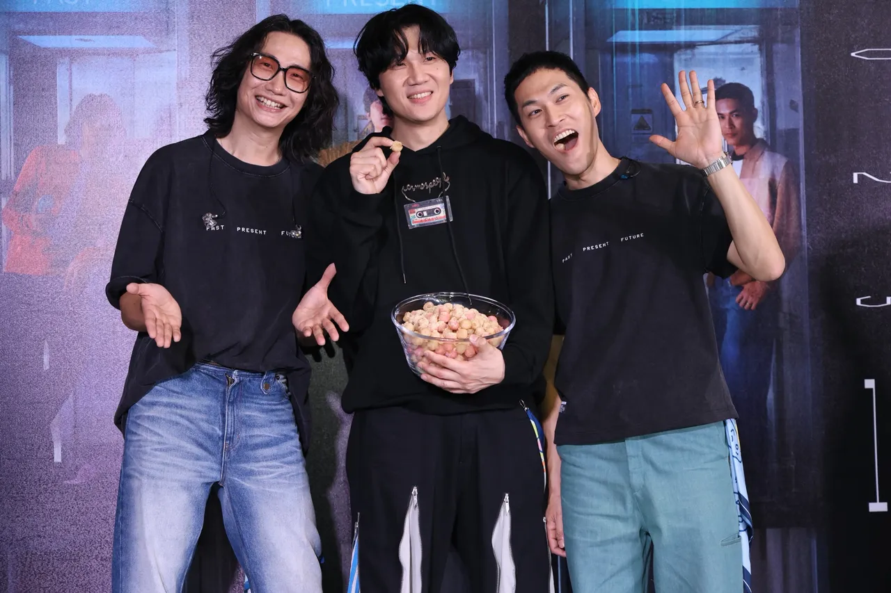 宇宙人吃汤圆庆冬至。彭欣伟摄