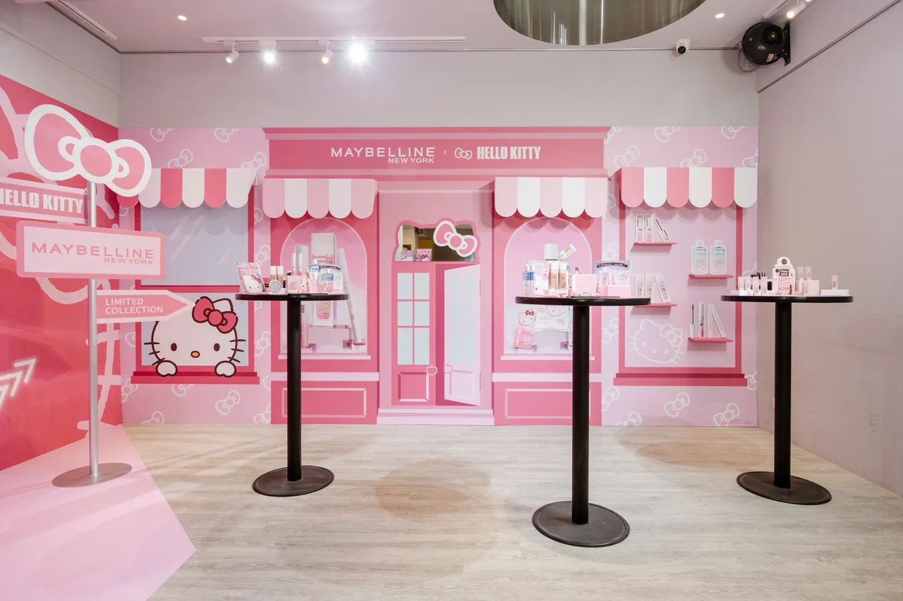 媚比琳 x HELLO KITTY联名系列POP-UP。品牌提供
