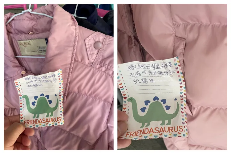 民眾發現汐止一處「愛心衣物共享架」掛著一件附手寫紙條的捐贈外套。唐先生授權提供