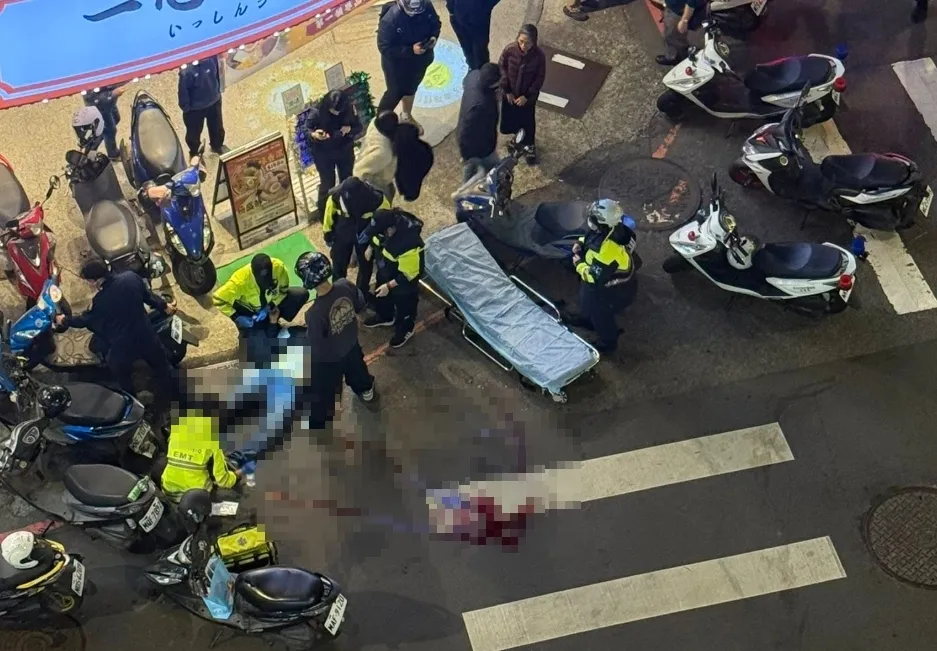 恐怖！板桥行人纠纷溅血　狂男竟拿折叠刀刺对方腹部...杀人未遂被逮