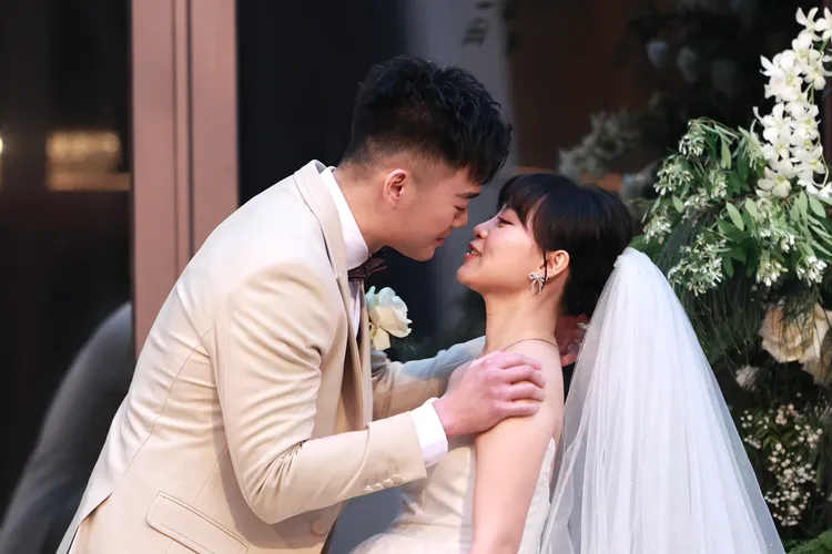 王齊麟甜吻陳詩媛。娛樂中心攝