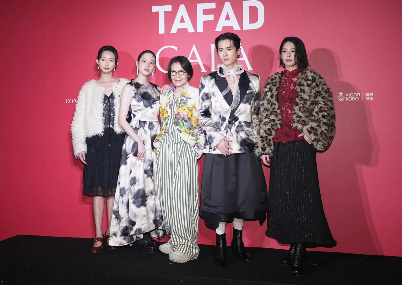 林思宇（右）被问到王子问题面露尴尬。彭欣伟摄