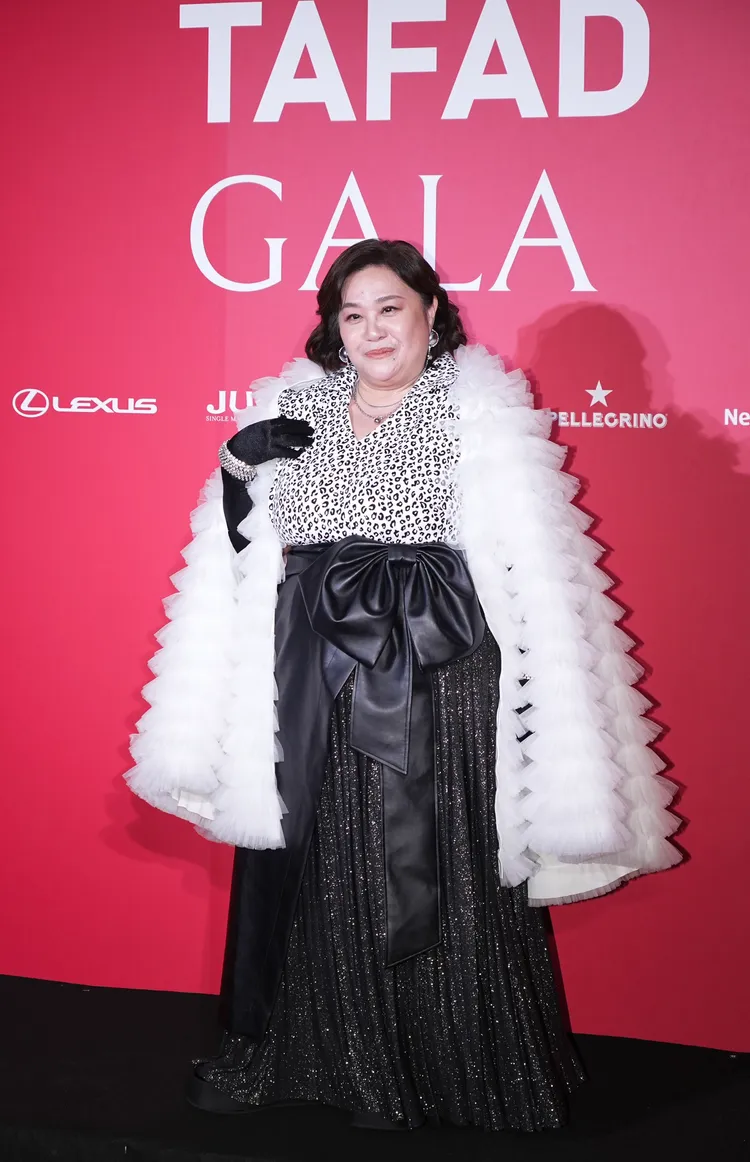 鍾欣凌今挑戰豹紋衣服。彭欣偉攝