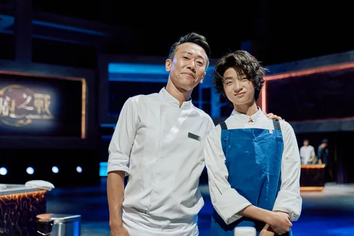 最年轻厨助16 岁白润音！主厨余鑫源说看到他努力样子像极当年自己