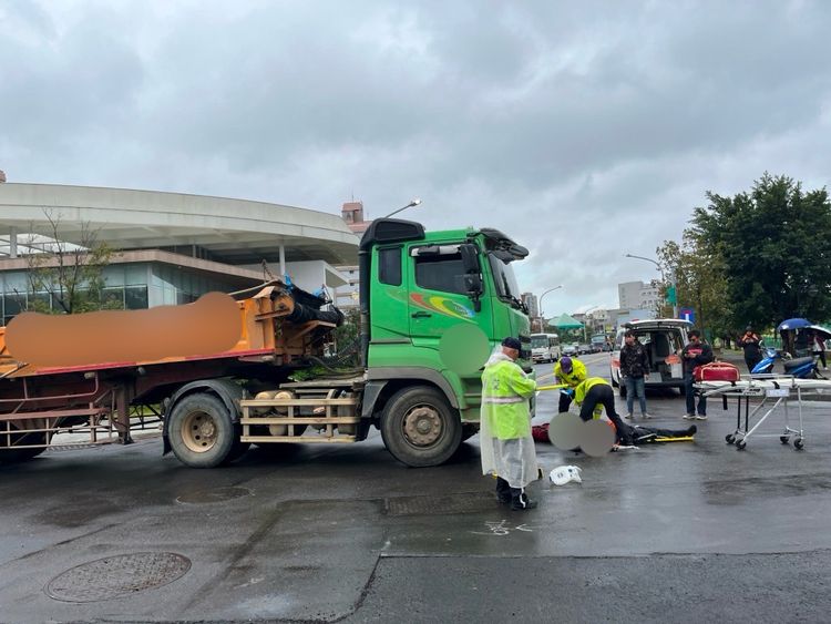 義交最後身影曝光！路口指揮砂石車倒車慘遭輾斃