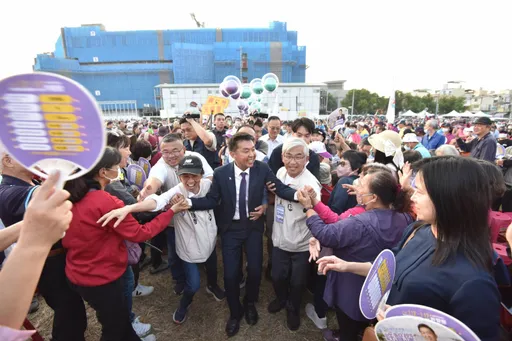 自诩高雄市长选举民调「坐二望一」　许智杰办7万人大造势