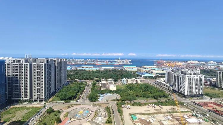 台中市「梧棲區」的台中港發展計畫，是當地重要利多因素，加上每坪僅1-2字頭房價，成為青壯年購屋首選之一。永慶房產集團提供