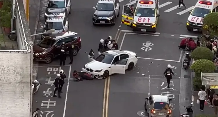 陳男拒檢狂飆400公尺，沿途撞倒2名騎士闖下大禍。翻攝信義區三兩事臉書社團