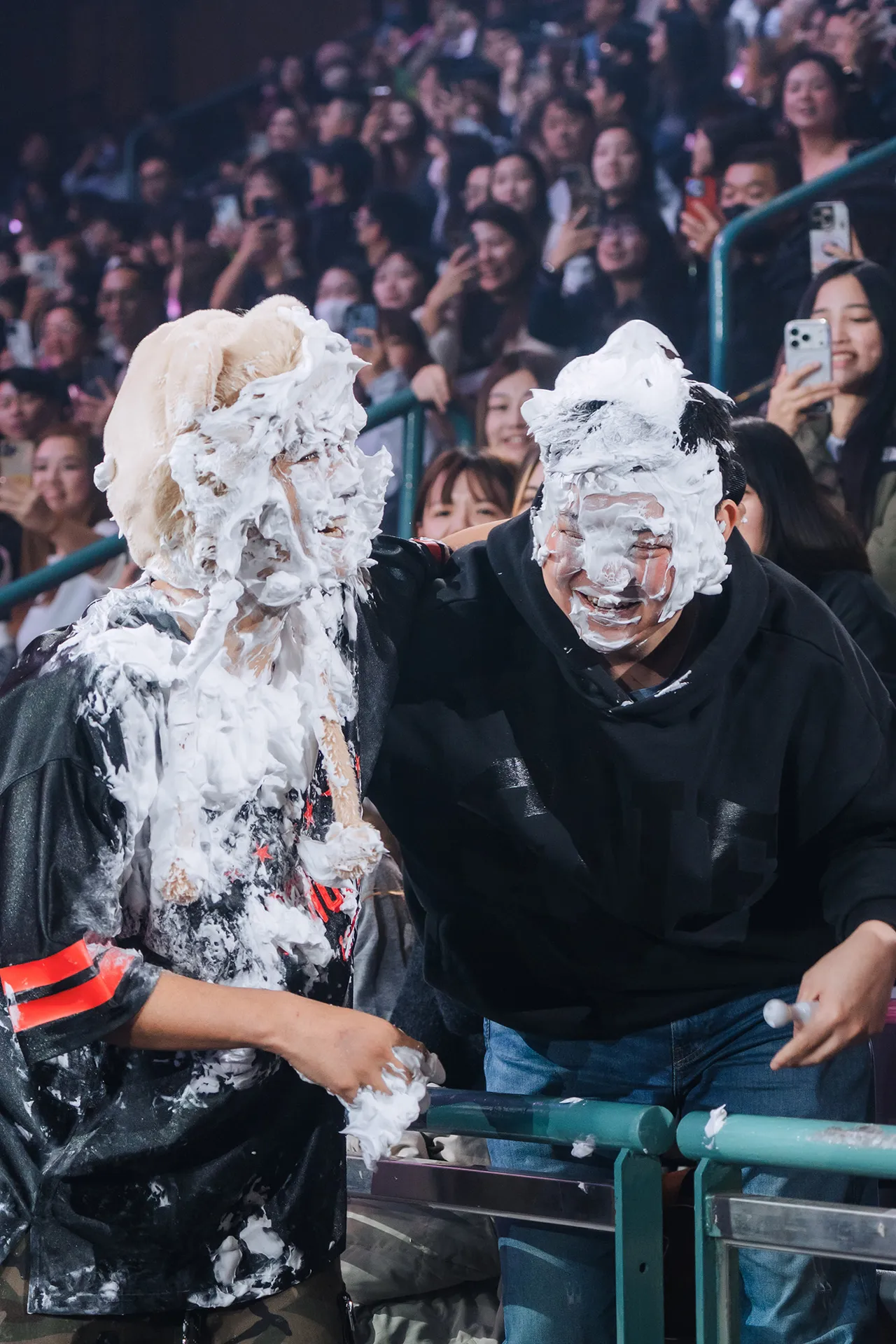 罗志祥砸派观众。宽宏艺术提供