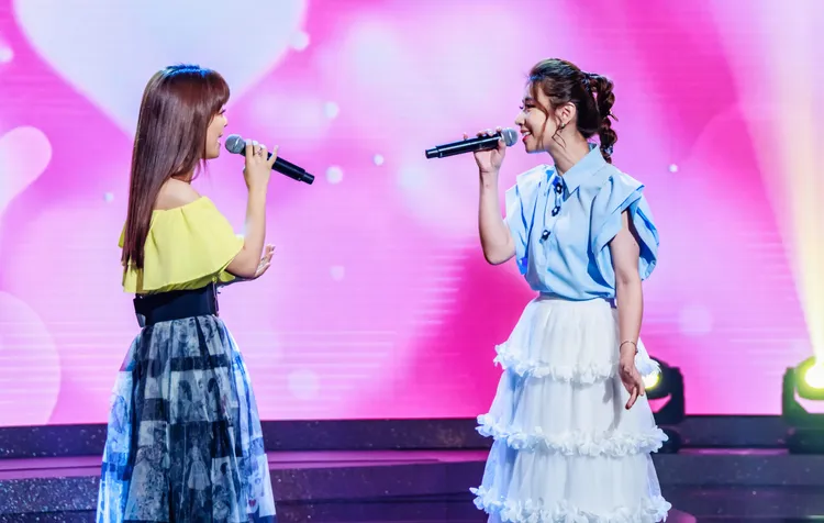 （左起）翁倩玉、陳怡婷合唱。中視提供