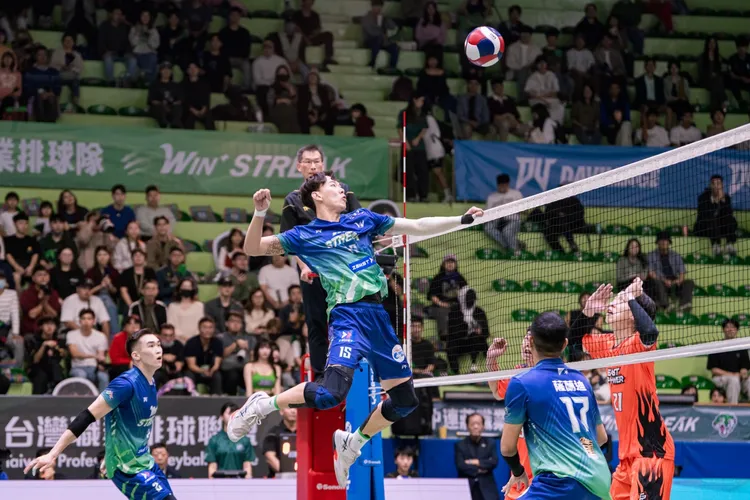 連莊排球隊有可能在上半季，拿下19連勝的超狂成績。連莊提供