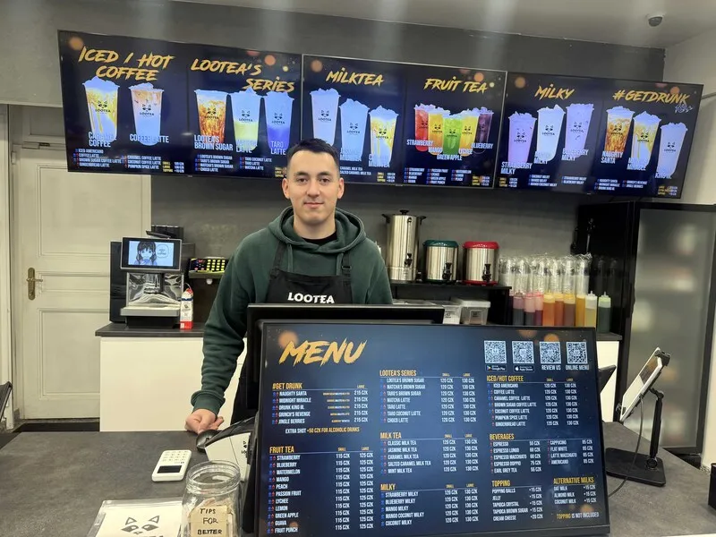 布拉格手摇饮店Lootea创办人Patrik（图）表示，「感谢台湾人的支持，我们就像是一家人」。中央社