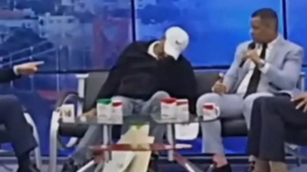 电视台谈话节目直播中　来宾头一歪竟然死掉了