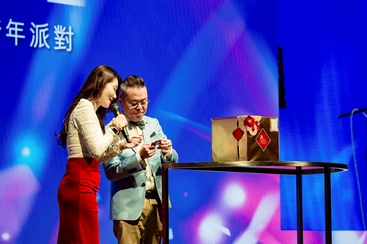 跨年派对将祭出近20万元的抽奖奖项。高雄万豪提供