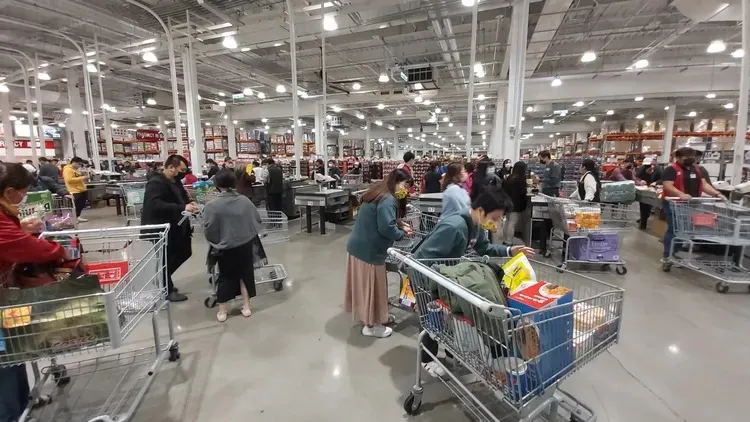 好市多採買人潮。資料照片