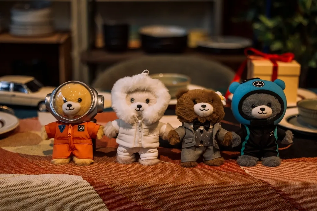 前100笔消费满额，另可获赠限量宾士小熊盲盒。业者提供