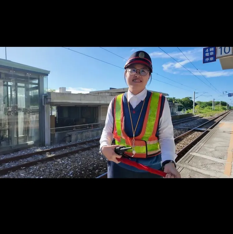 台铁志学站33岁卢姓女副站长前天骑机车摔重伤住院。翻摄黄兆辉脸书