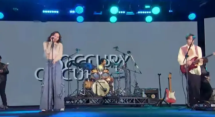 「超人氣Z世代天團」告五人震撼開場，帶來〈我想要佔據你〉、〈帶我去找夜生活〉、〈夏天的海冬天的雪〉及〈將錯就對〉等膾炙人口的歌曲。觀光局提供