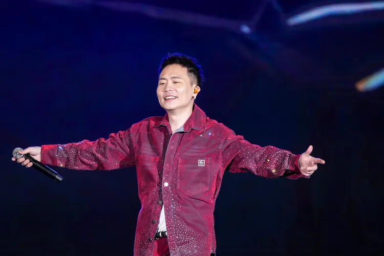 蕭秉治帶來耶誕限定版的個人驚喜歌曲〈恆星〉。觀光局提供