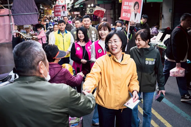 民进党立委苏巧慧今办首场扫街。苏巧慧办公室提供