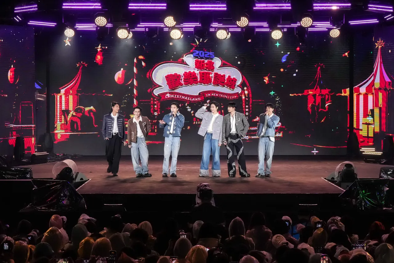 Ozone演唱刚推出的应景耶诞全新单曲〈浪漫主意〉，将首次的Live唱跳舞台献给新北欢乐耶诞城。翻摄画面