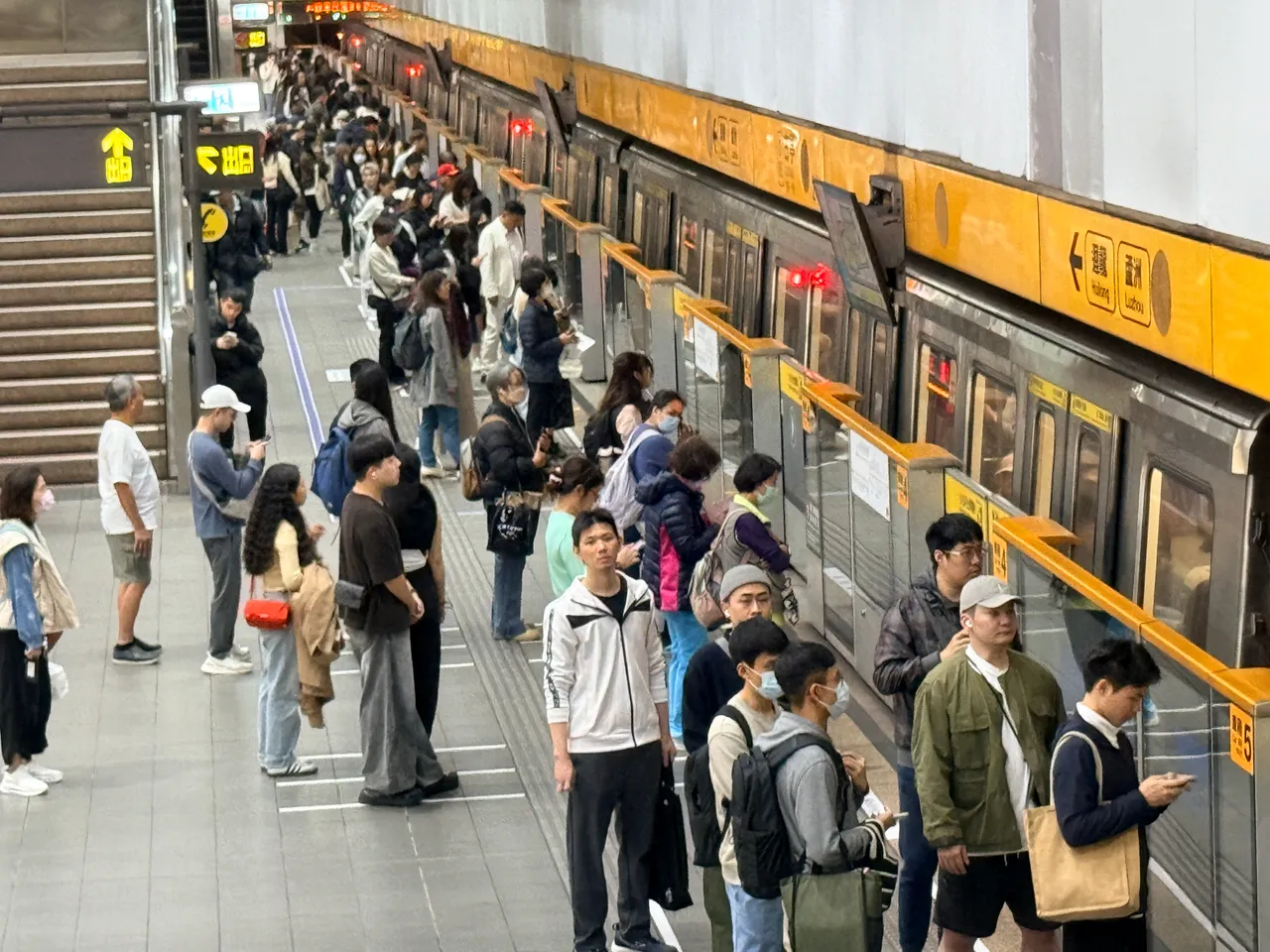 捷运突发暴力怎么逃？医教孕妇自保3原则